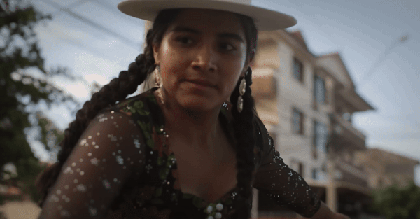 a gif of Quechuan women skateboarding